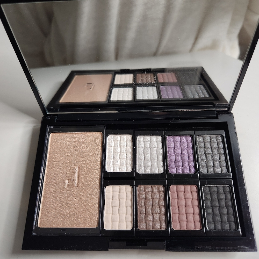 NWOT Doucce Freematic Eyeshadow Pro Palette Smokey Eye Finish